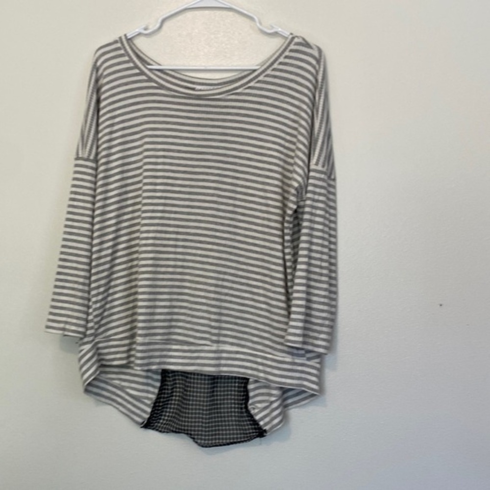 Potter’s Pot grey striped back zip checkered 3/4 sleeve shirt large